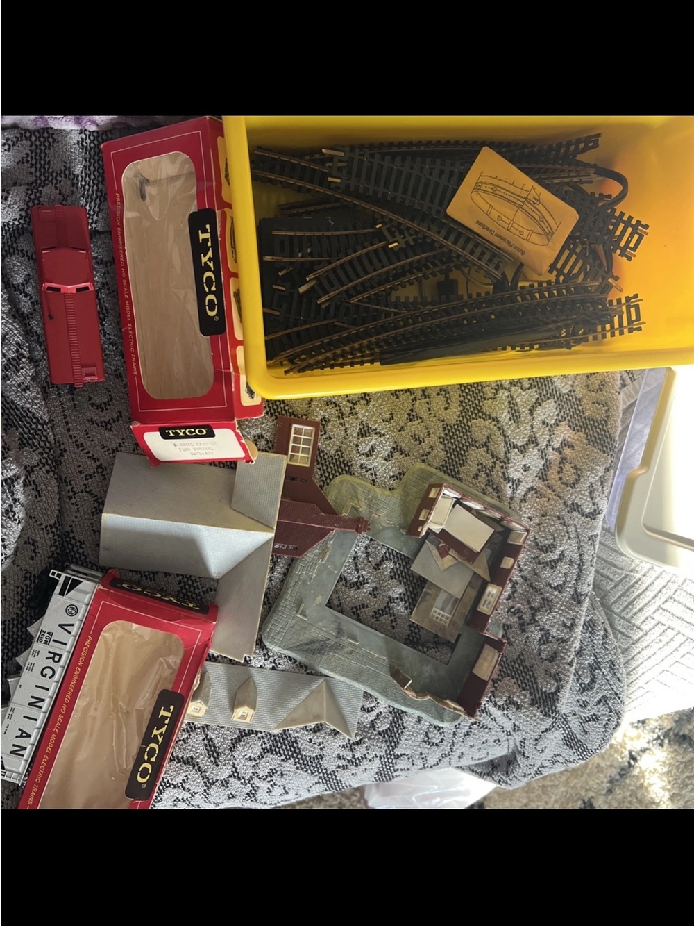 Tyco Train Pieces- Red and Black Pieces